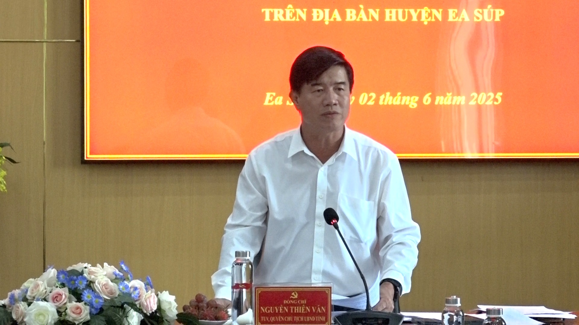 đồng chí Nguyễn Thiên Văn – TUV, Quyền Chủ tịch UBND tỉnh, Phó Ban Chỉ đạo xoá nhà tạm, nhà dột nát tỉnh Đắk Lắk kết luận buổi làm việc